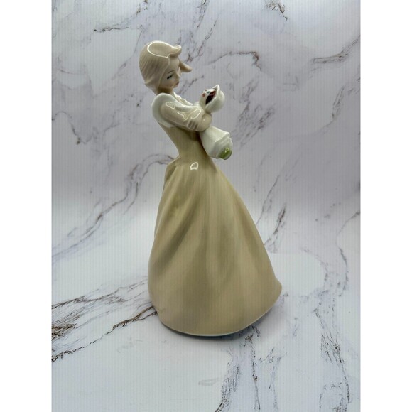 Royal Doulton ''Dreaming'' HN3133 Lady Figurine Reflections Collection - Picture 2 of 11